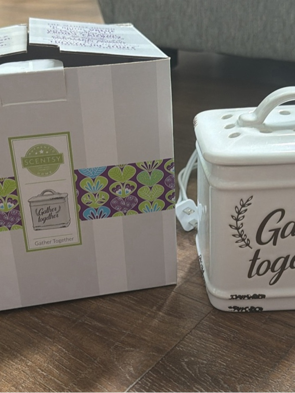 Scentsy Gather Together White Ceramic Electric Warmer